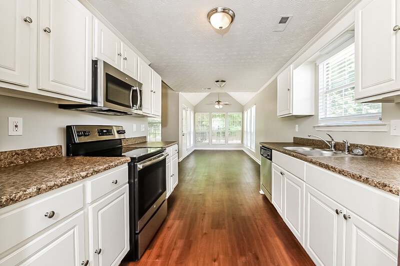 1,675/Mo, 188 Willow Springs Lane Stockbridge, GA 30281 Kitchen View 2