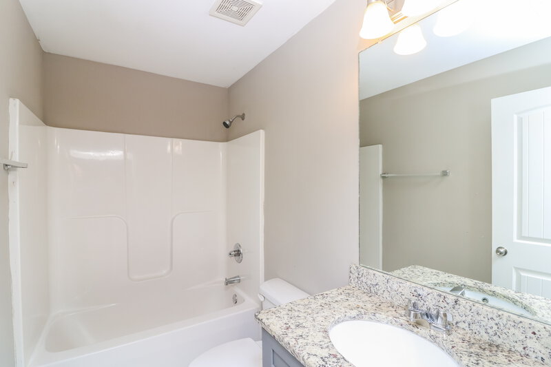 2,750/Mo, 92 Moss Way Cartersville, GA 30120 Main Bathroom View