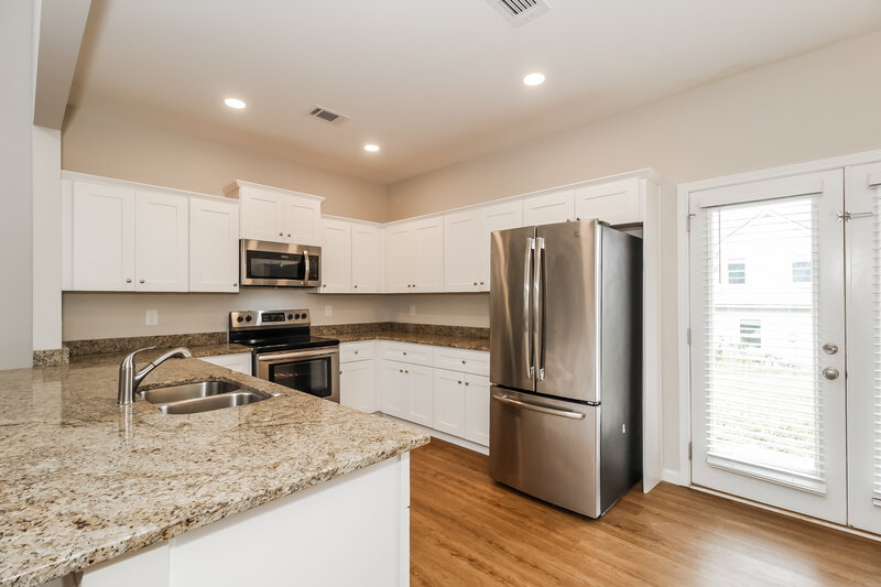 1,815/Mo, 29 Celtic Court Adairsville, GA 30103 Kitchen View