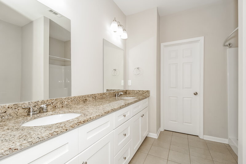 1,815/Mo, 29 Celtic Court Adairsville, GA 30103 Main Bathroom View