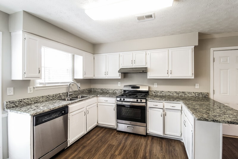 2,085/Mo, 1340 Grayland Hills Dr Lawrenceville, GA 30046 Kitchen View 2