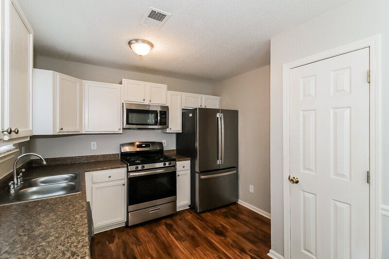 1,835/Mo, 444 Gresham Drive Stockbridge, GA 30281 Kitchen View