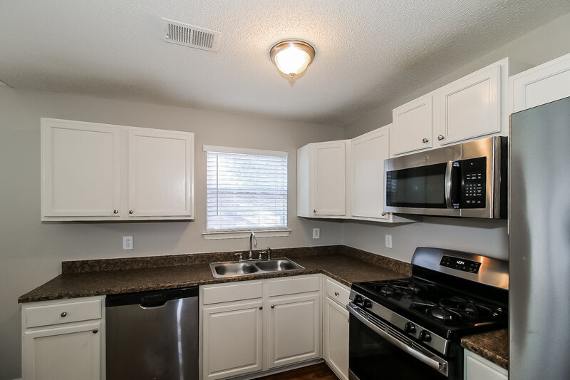 1,835/Mo, 444 Gresham Drive Stockbridge, GA 30281 Kitchen View 2