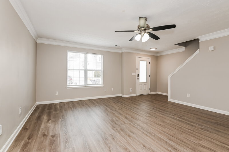 2,135/Mo, 425 Village Bluff Dr Lawrenceville, GA 30046 Living Room View 3