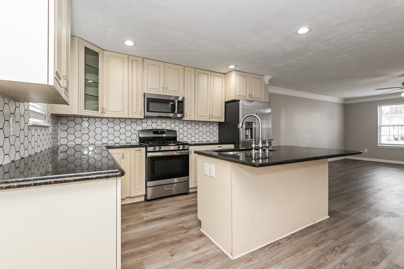 2,135/Mo, 425 Village Bluff Dr Lawrenceville, GA 30046 Kitchen View 2