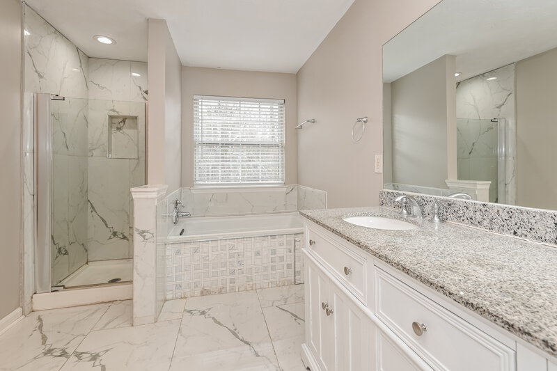 2,135/Mo, 425 Village Bluff Dr Lawrenceville, GA 30046 Main Bathroom View