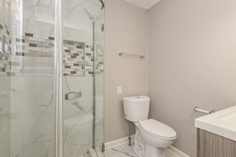 2,135/Mo, 425 Village Bluff Dr Lawrenceville, GA 30046 Bathroom View
