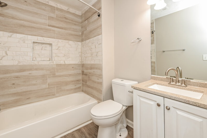 2,135/Mo, 425 Village Bluff Dr Lawrenceville, GA 30046 Bathroom View 2