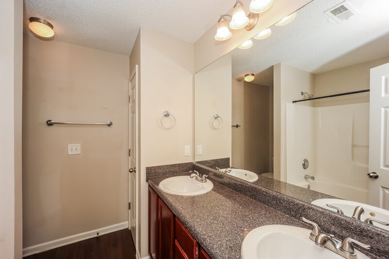 1,805/Mo, 316 Lauren Dr Fairburn, GA 30213 Main Bathroom View