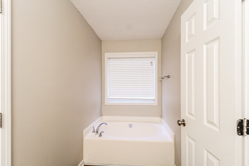 2,570/Mo, 2847 James Henry Dr Dacula, GA 30019 Main Bathroom View