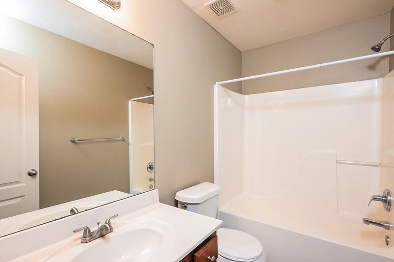 1,990/Mo, 6593 Grand Hickory Drive Braselton, GA 30517 Bathroom View