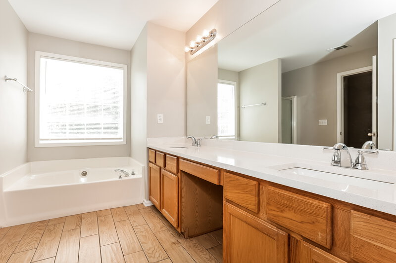 2,565/Mo, 439 Heathcliff Court McDonough, GA 30253 Main Bathroom View