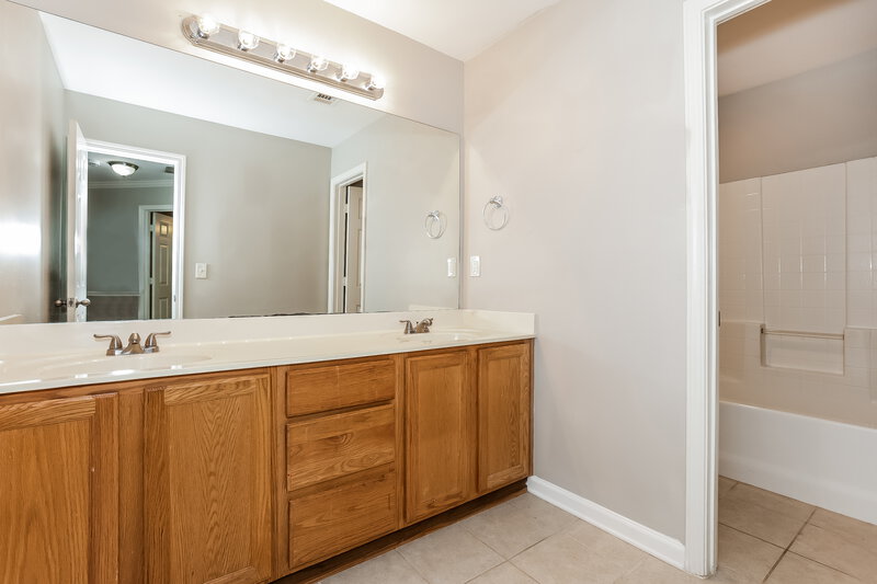 2,565/Mo, 439 Heathcliff Court McDonough, GA 30253 Bathroom View