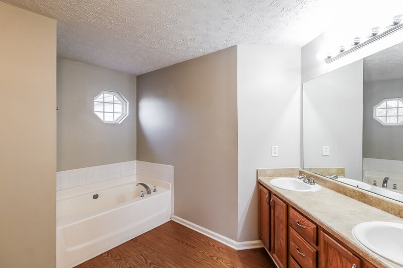 1,830/Mo, 3025 Yellow Pine Terrace McDonough, GA 30252 Main Bathroom View