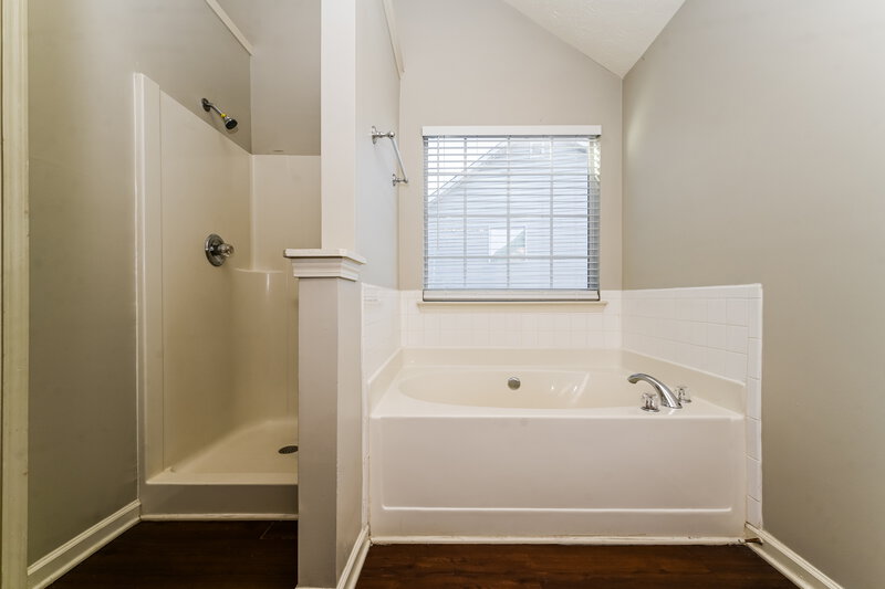 3,210/Mo, 609 Mohawk Circle Stockbridge, GA 30281 Main Bathroom View