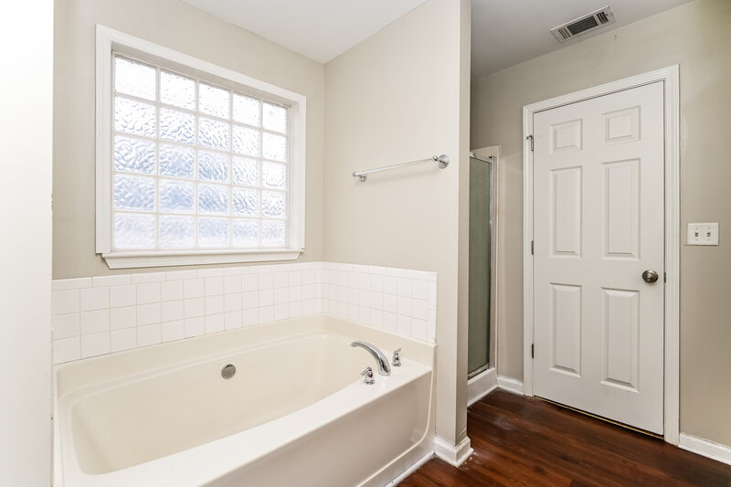 1,970/Mo, 613 Brookwater Drive Stockbridge, GA 30281 Main Bathroom View 2
