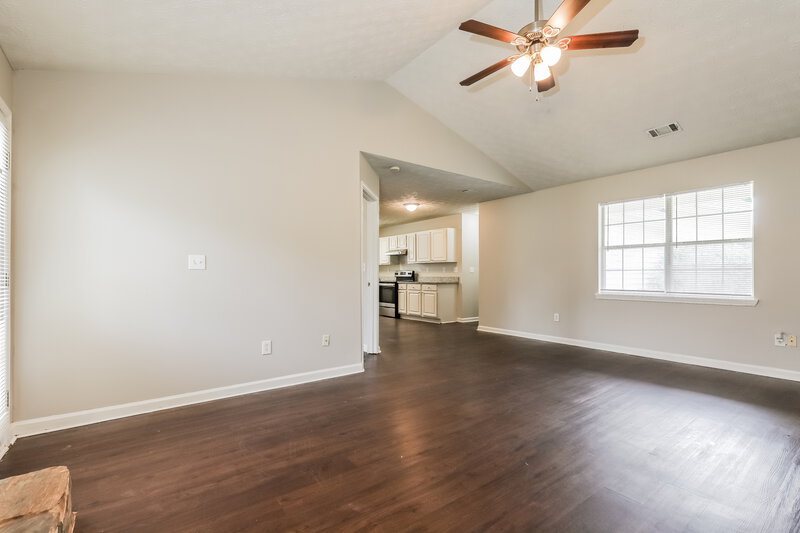 1,900/Mo, 121 Fern Court Hampton, GA 30228 Living Room View