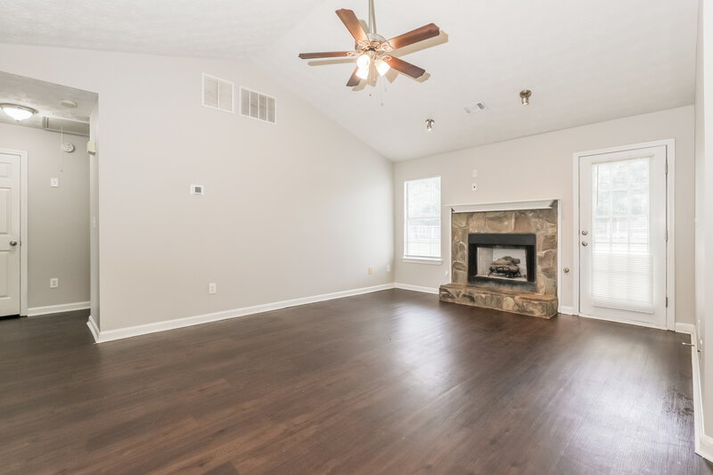 1,900/Mo, 121 Fern Court Hampton, GA 30228 Living Room View 2