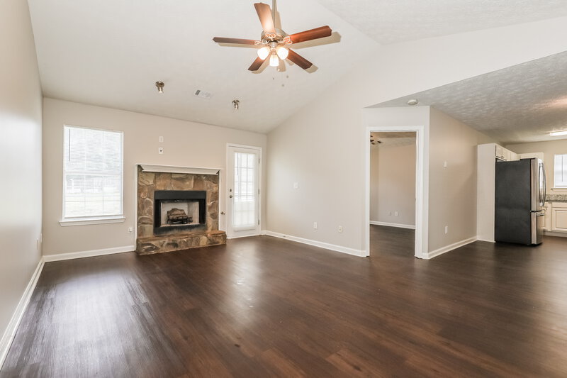 1,900/Mo, 121 Fern Court Hampton, GA 30228 Living Room View 3