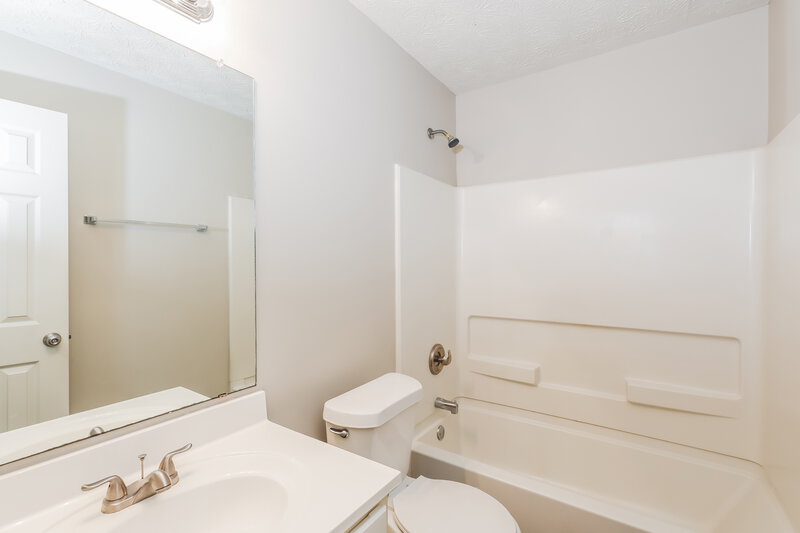1,900/Mo, 121 Fern Court Hampton, GA 30228 Bathroom View