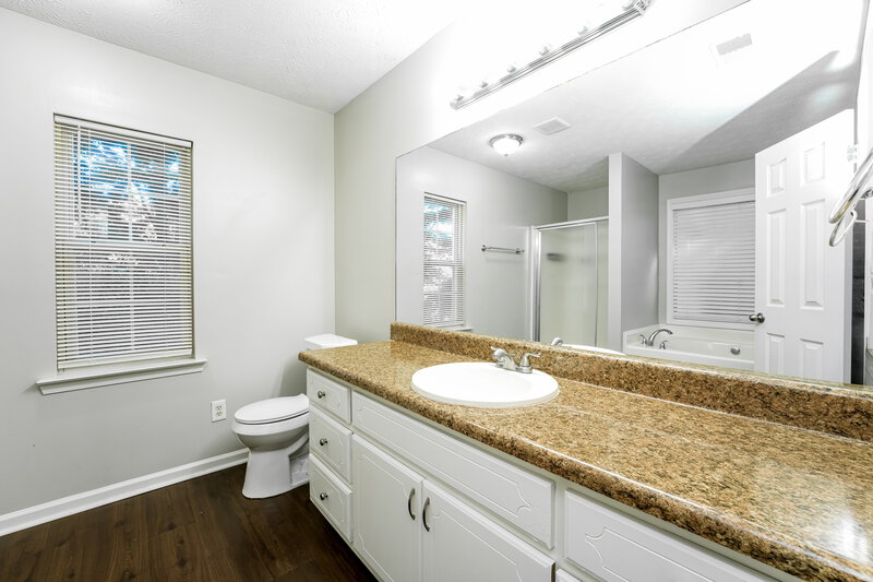 1,795/Mo, 3808 Summer Leigh Court Loganville, GA 30052 Main Bathroom View