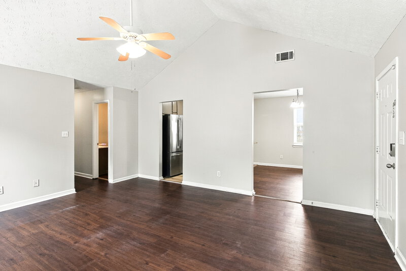 2,000/Mo, 505 Horseshoe Circle Stockbridge, GA 30281 Living Room View