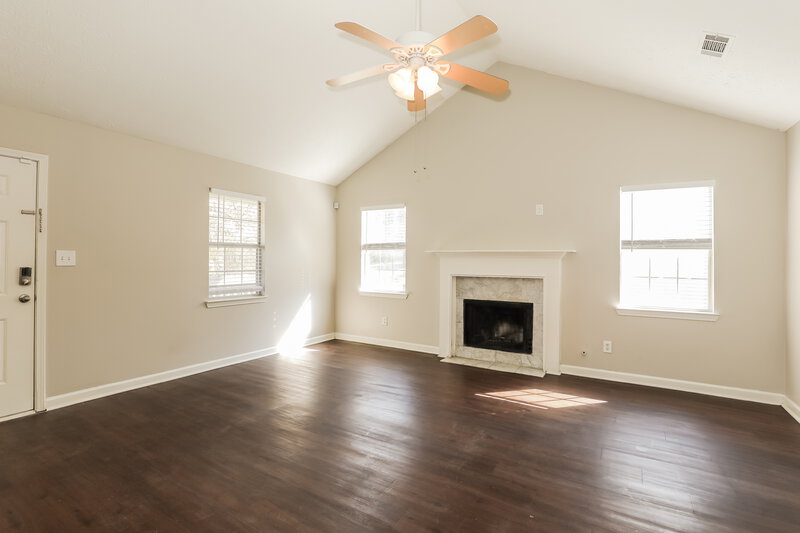 2,710/Mo, 505 Horseshoe Circle Stockbridge, GA 30281 Living Room View 2