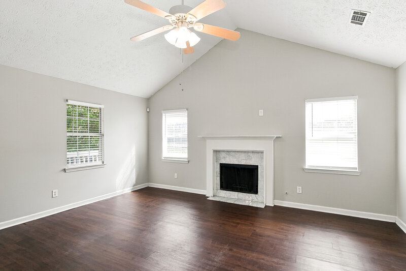 2,000/Mo, 505 Horseshoe Circle Stockbridge, GA 30281 Living Room View 2
