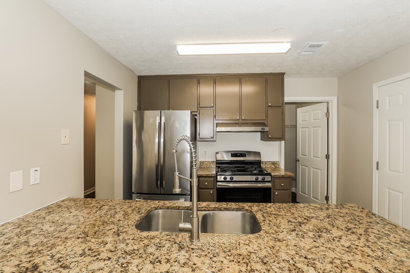 2,710/Mo, 505 Horseshoe Circle Stockbridge, GA 30281 Kitchen View