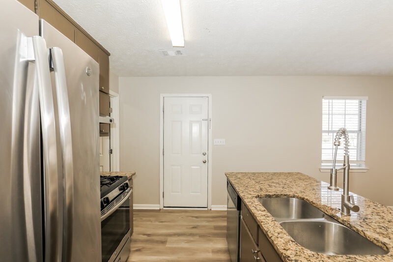 2,710/Mo, 505 Horseshoe Circle Stockbridge, GA 30281 Kitchen View 2