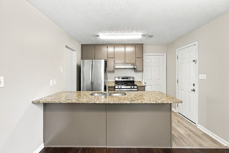 2,000/Mo, 505 Horseshoe Circle Stockbridge, GA 30281 Kitchen View 2