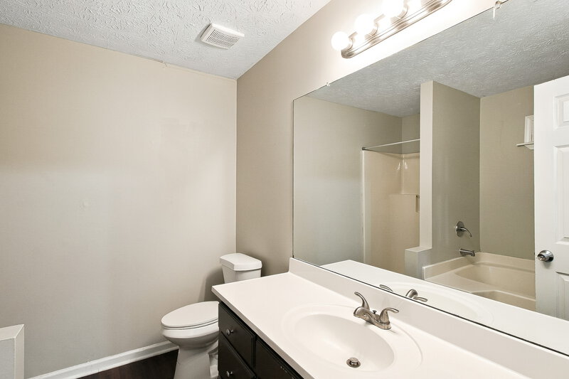 2,000/Mo, 505 Horseshoe Circle Stockbridge, GA 30281 Primary Bathroom View