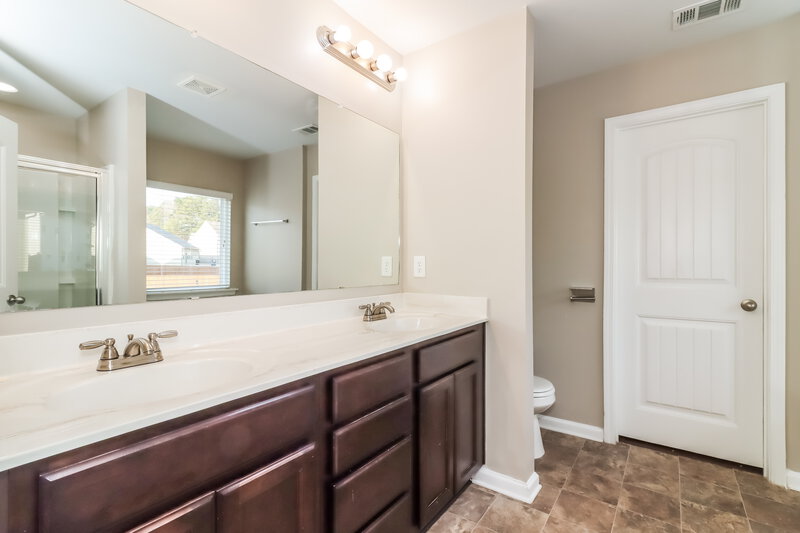 1,870/Mo, 211 Susie Creek Lane Villa Rica, GA 30180 Main Bathroom View