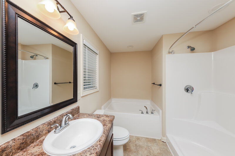 2,265/Mo, 104 Skylar Court Dallas, GA 30157 Main Bathroom View