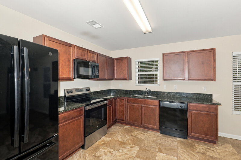 1,850/Mo, 1407 Shadow Creek Ave Hampton, GA 30228 Kitchen View