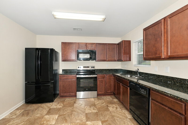 1,850/Mo, 1407 Shadow Creek Ave Hampton, GA 30228 Kitchen View 2