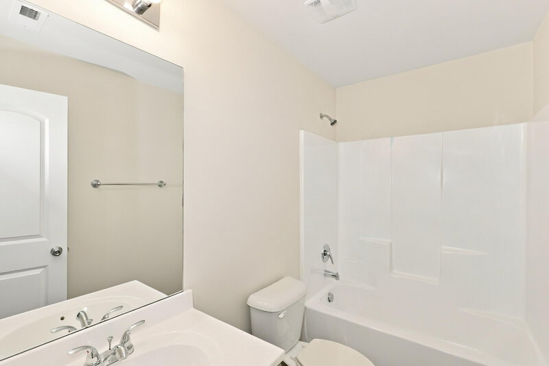 1,850/Mo, 1407 Shadow Creek Ave Hampton, GA 30228 Bathroom View