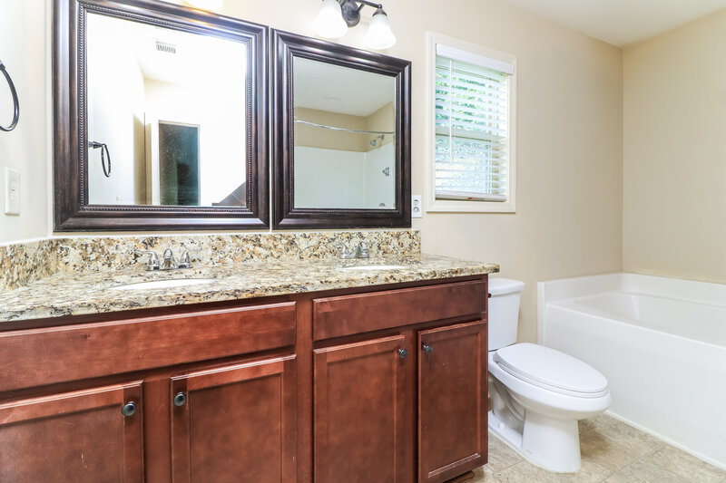2,225/Mo, 100 Comet Ct Dallas, GA 30157 Main Bathroom View