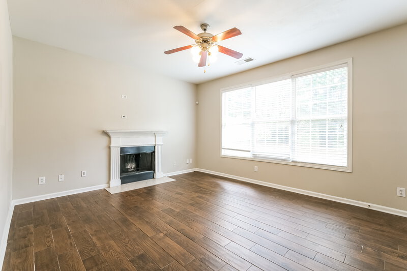 2,230/Mo, 6522 Grand Hickory Dr Braselton, GA 30517 Living Room View