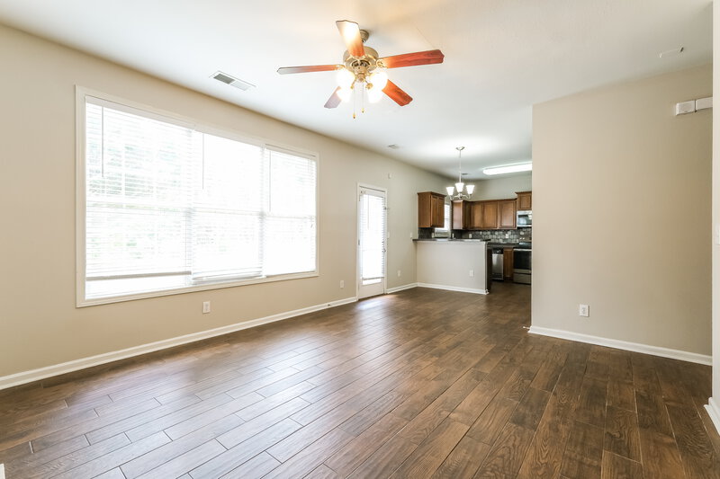 2,230/Mo, 6522 Grand Hickory Dr Braselton, GA 30517 Living Room View 2