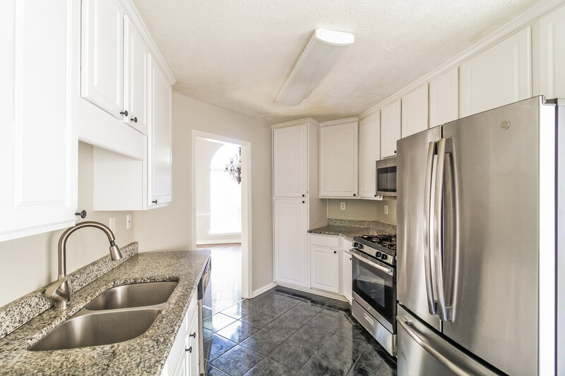 3,140/Mo, 685 Chaseridge Drive McDonough, GA 30253 Kitchen View