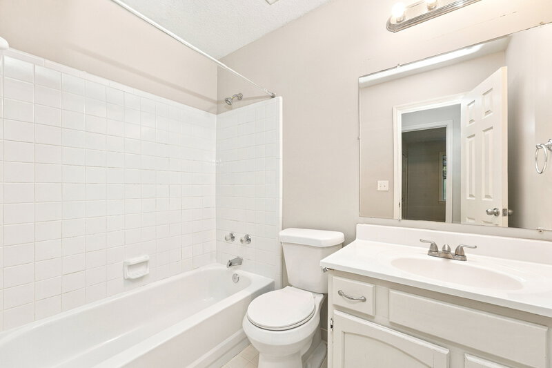 2,270/Mo, 900 Lauren Kay Ct Lawrenceville, GA 30046 Bathroom View