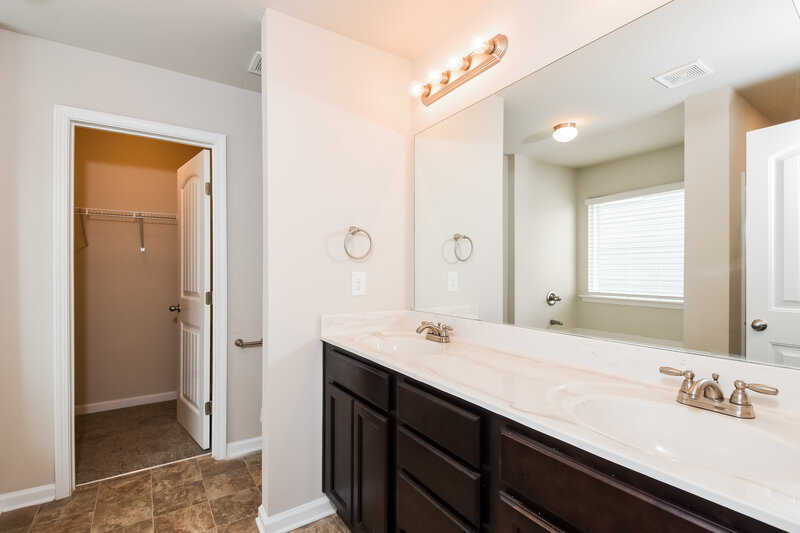 1,900/Mo, 220 Foggy Creek Lane Hiram, GA 30141 Main Bathroom View