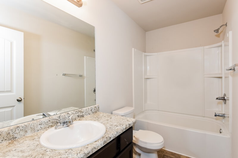 1,900/Mo, 220 Foggy Creek Lane Hiram, GA 30141 Bathroom View