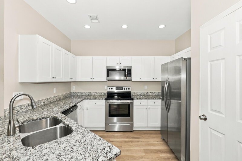 2,295/Mo, 1153 Pebble Ridge Dr Hampton, GA 30228 Kitchen View