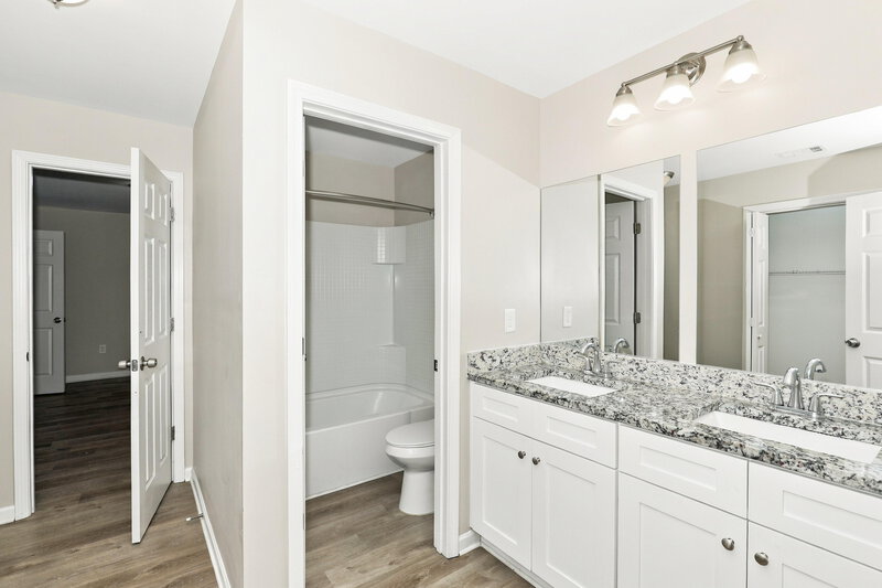 2,295/Mo, 1153 Pebble Ridge Dr Hampton, GA 30228 Bathroom View 3