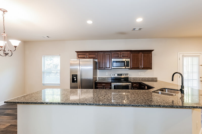 2,160/Mo, 1157 Pebble Ridge Dr Hampton, GA 30228 Kitchen View