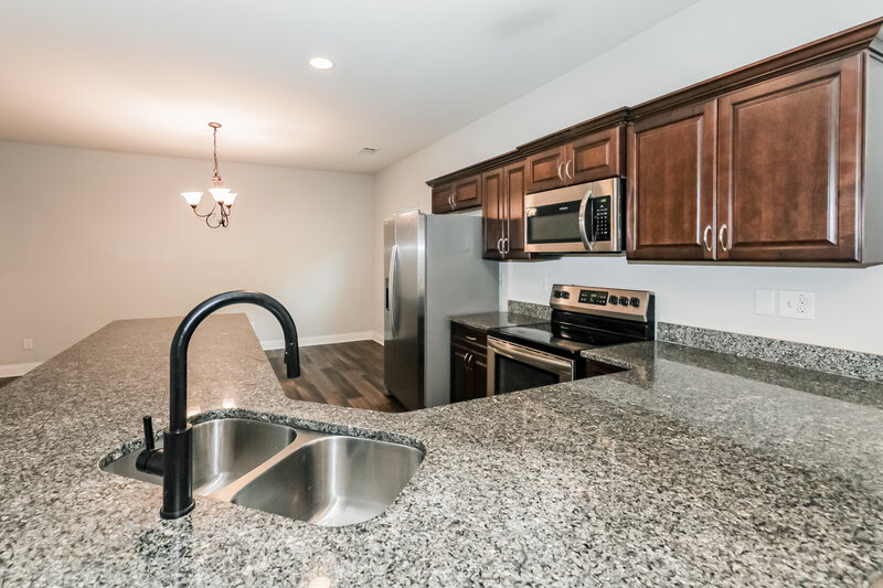 2,160/Mo, 1157 Pebble Ridge Dr Hampton, GA 30228 Kitchen View 2