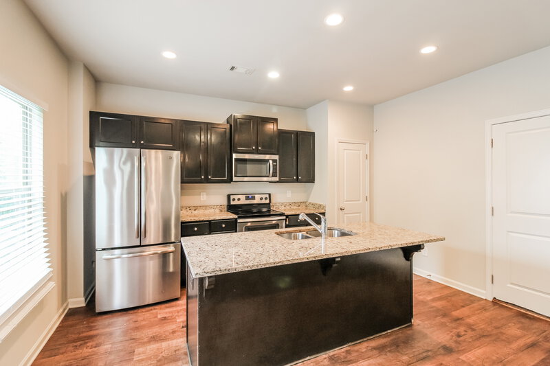 2,195/Mo, 213 Fern Walk Lawrenceville, GA 30045 Kitchen View