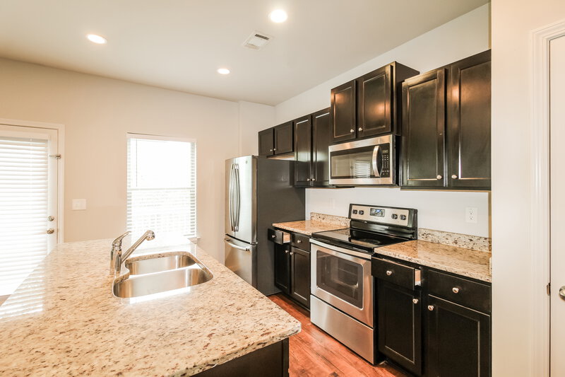 2,195/Mo, 213 Fern Walk Lawrenceville, GA 30045 Kitchen View 2